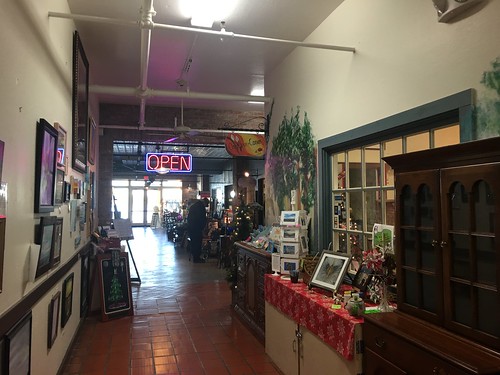 Benicia 060, antique shops