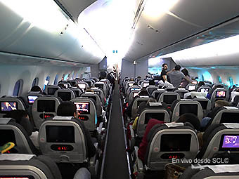 Avianca B787-8 interior (RD)