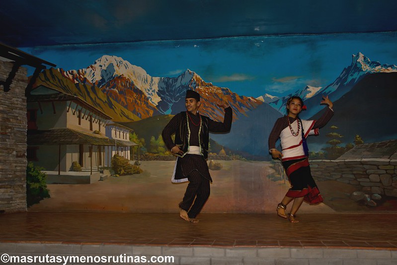 Kahtmandu. Visita a un orfanato. Turrones felices - NEPAL 2016. Trek al Annapurna Sanctuary (ABC) (6)