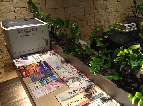 报刊杂志可以免费看，还有打印机可以免费打印