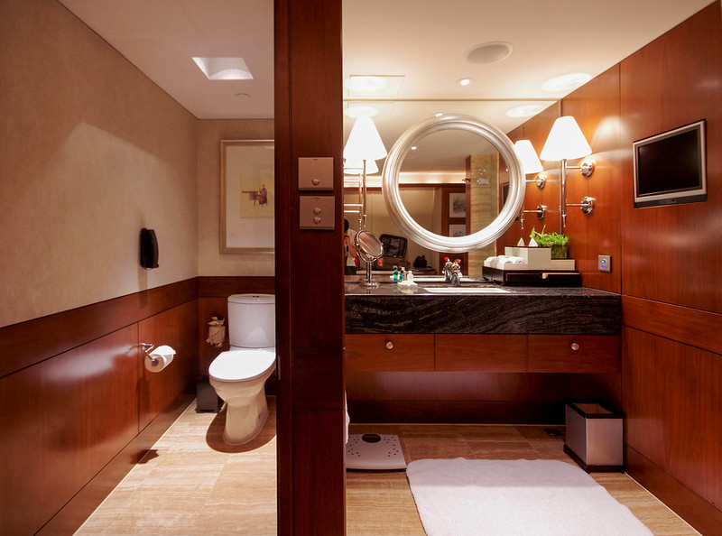 vanity area and toilet - mandarin oriental hong kong