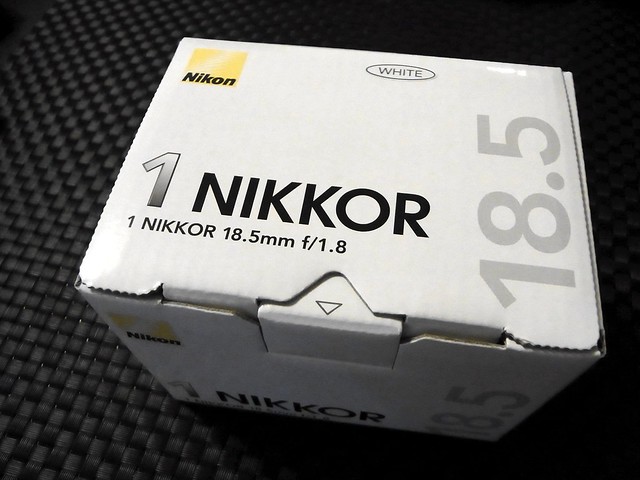 1 NIKKOR 18.5mm f:1.8箱