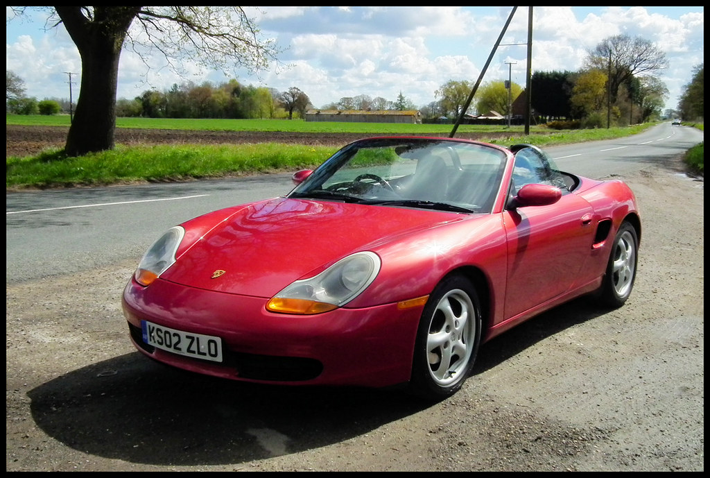 Porsche Pin Boxster Red Varnished 1 3/8x0 19/32in 