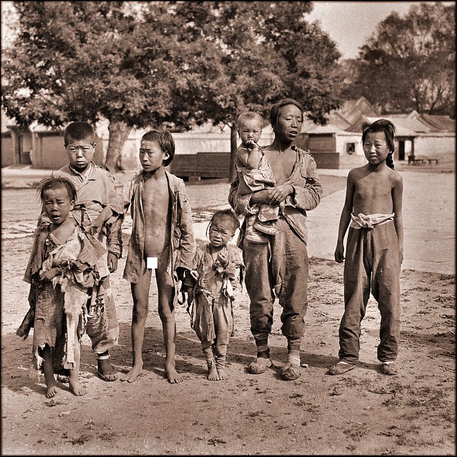 Beggars, Beihai Park [c1917-1919] Sydney D. Gamble [RESTORED]
