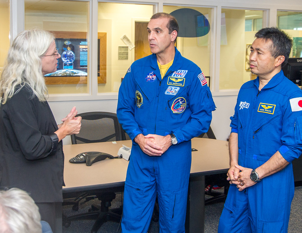 NASA Astronaut Rick Mastracchio and JAXA Astronaut Koichi Wakata visit GSFC
