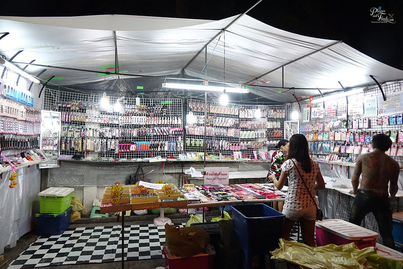 saphan phut night market ladies cosmetics