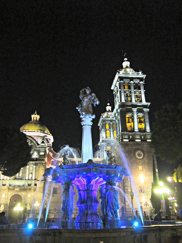 cathedral-fountain-night