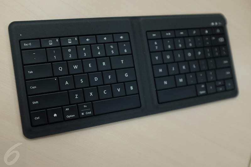 Microsoft Universal Foldable Keyboard (5)