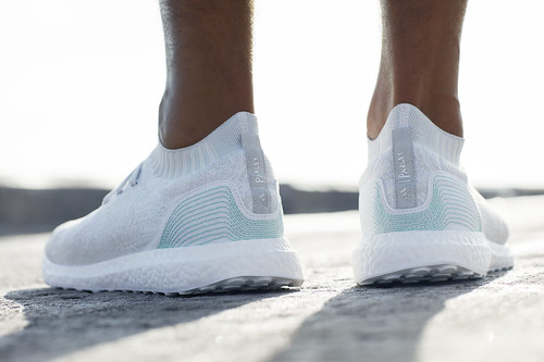 adidas zapato hecho de plástico reciclado del océano RunMX