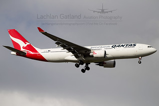 Qantas A330-203 VH-EBL