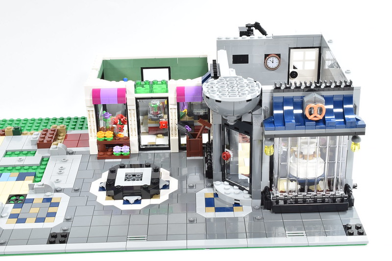 [Review] 10255 Assembly Square - LEGO Town - Eurobricks Forums
