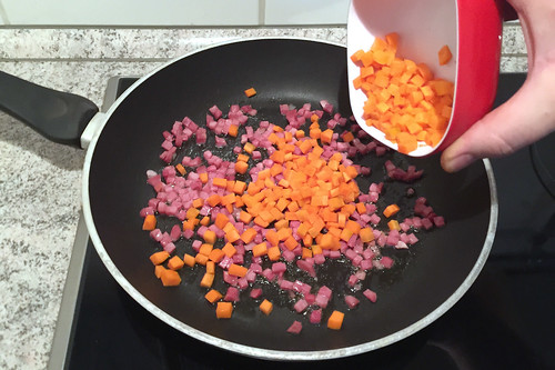 33 - Möhrenwürfel addieren / Add carrot dices