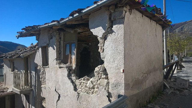 edifici distrutti terremoto