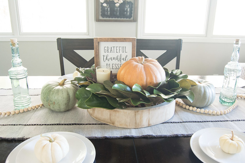 Are you planning to host for Thanksgiving? Here are simple table setting ideas for a nature inspired harvest tablescape. 