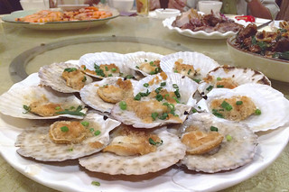 Steamed scallops with garlic
