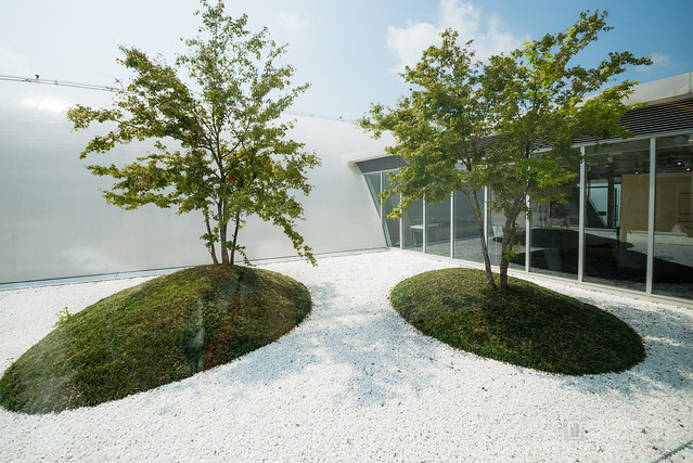 TOTO Museum in courtyard (TOTOミュージアム)