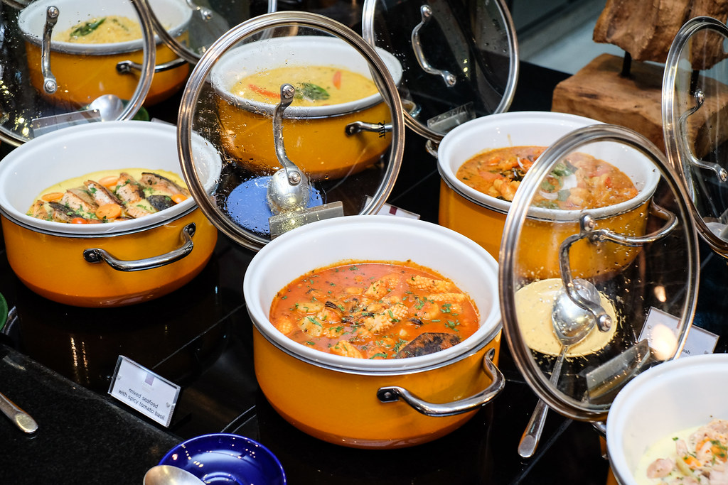 康拉德纪念新加坡:印度和西方食物