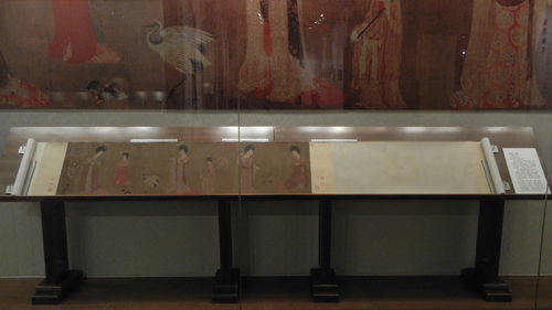DSCN6222 _ 簪花仕女图 (Court Ladies Adorning Their Hair with Flowers), 周昉 Fang ZHOU, 46x180cm, Liaoning Museum, Shenyang, China
