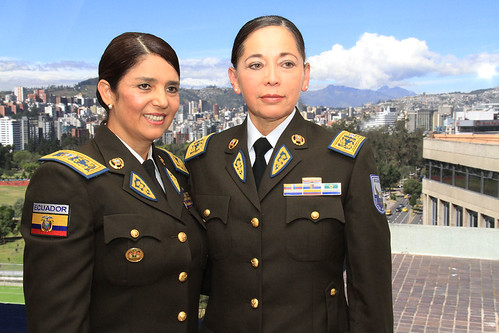 Con emotiva ceremonia, dos mujeres policías ascendieron por primera vez a generales