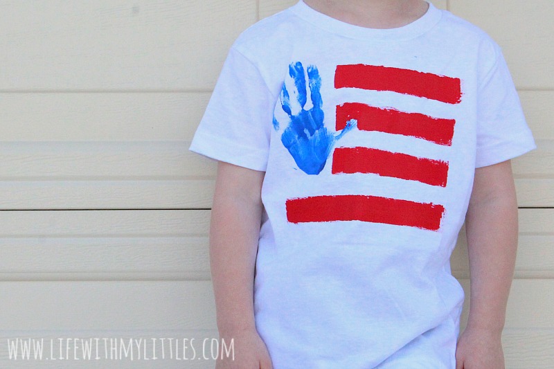 These American flag handprint tees are super easy to make and are the perfect DIY shirts for the 4th of July! 