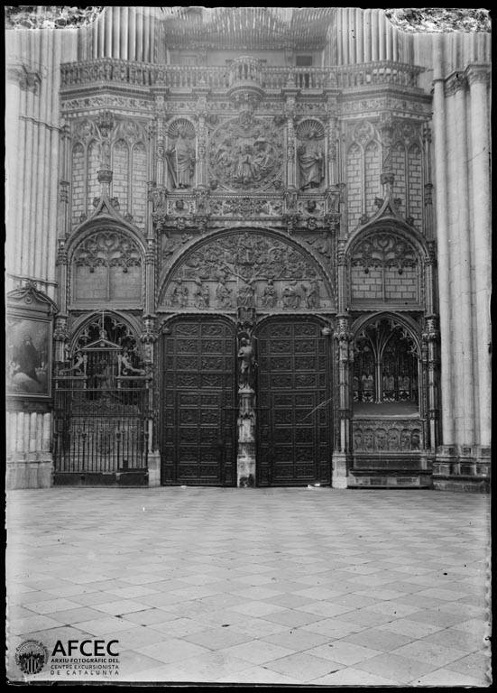 Catedral de Toledo a comienzos del siglo XX. Autor Desconocido   © Centre Excursionista de Catalunya