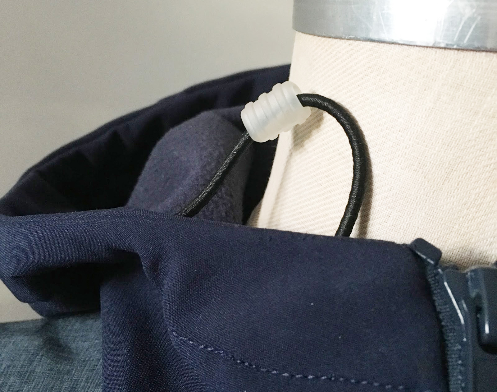 How to add adjustable elastic cord on a jacket
