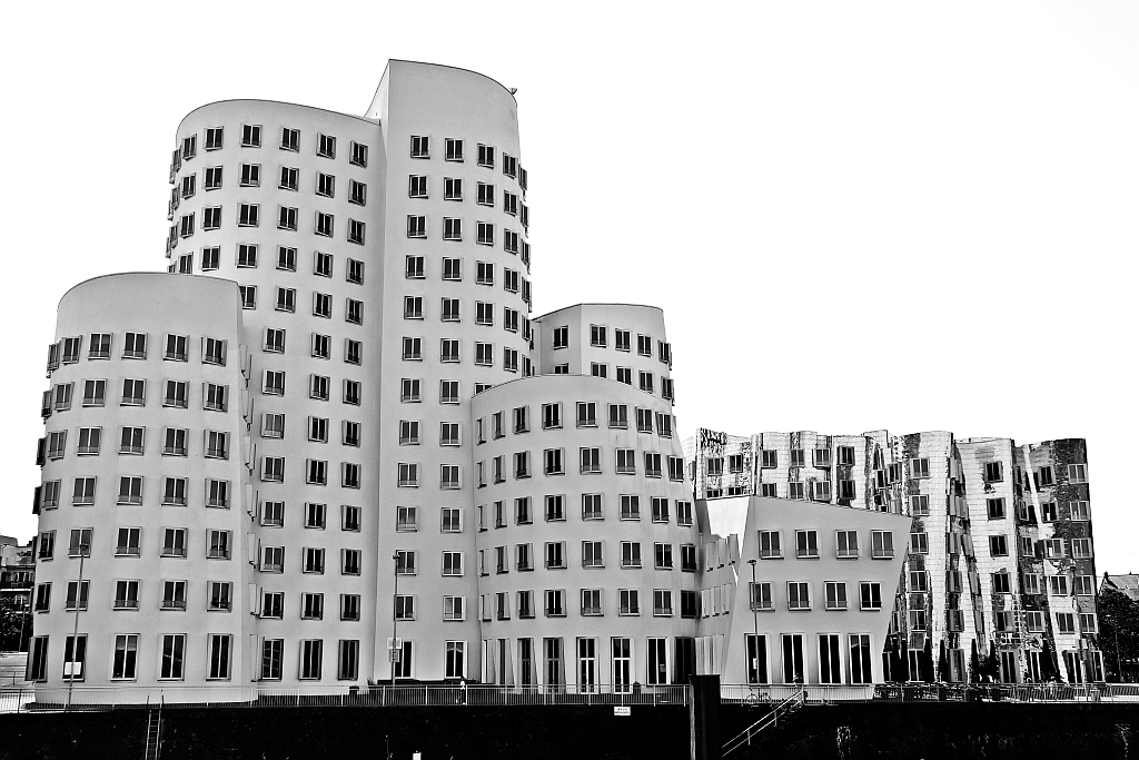 Düsseldorf: Gehry buildings