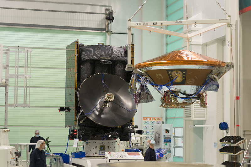 Schiaparelli mated with the ExoMars Trace Gas Orbiter