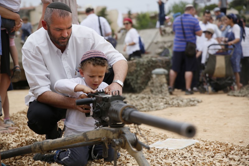 أطفال إسرائيل يتدربون على السلاح 3