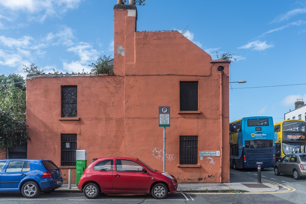 DERELICT HOUSE IN STONEYBATTER AREA OF DUBLIN [ST. JOSEPH ROAD]-119944