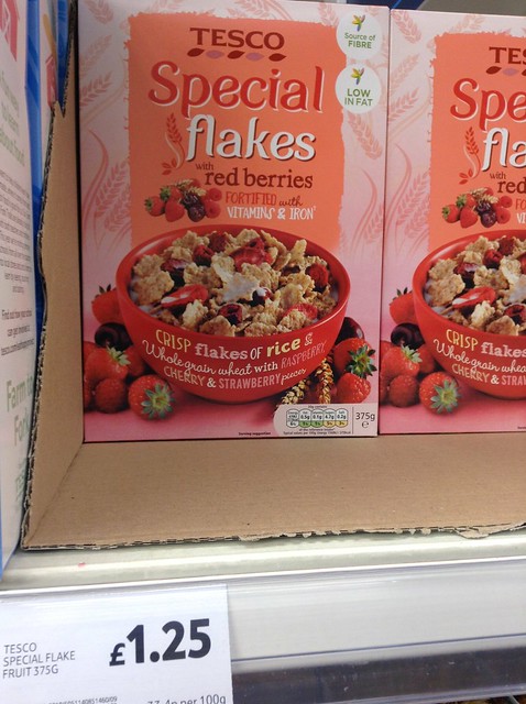 TESCO Special flakes with red berries 375g 1.25 pounds