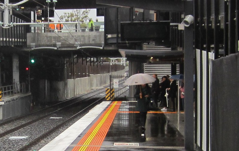 Bentleigh station in the rain