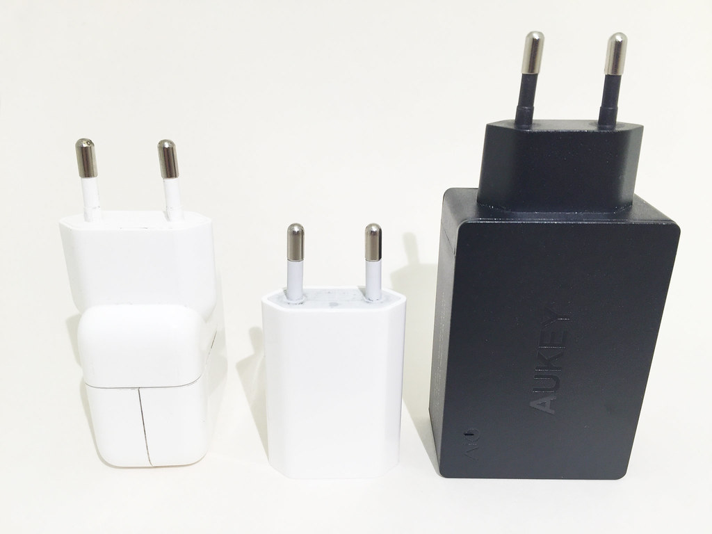 Chargeur AUKEY 3 USB PA-U35 + chargeur iPhone et iPad