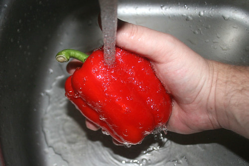 13 - Paprika waschen / Wash bell pepper