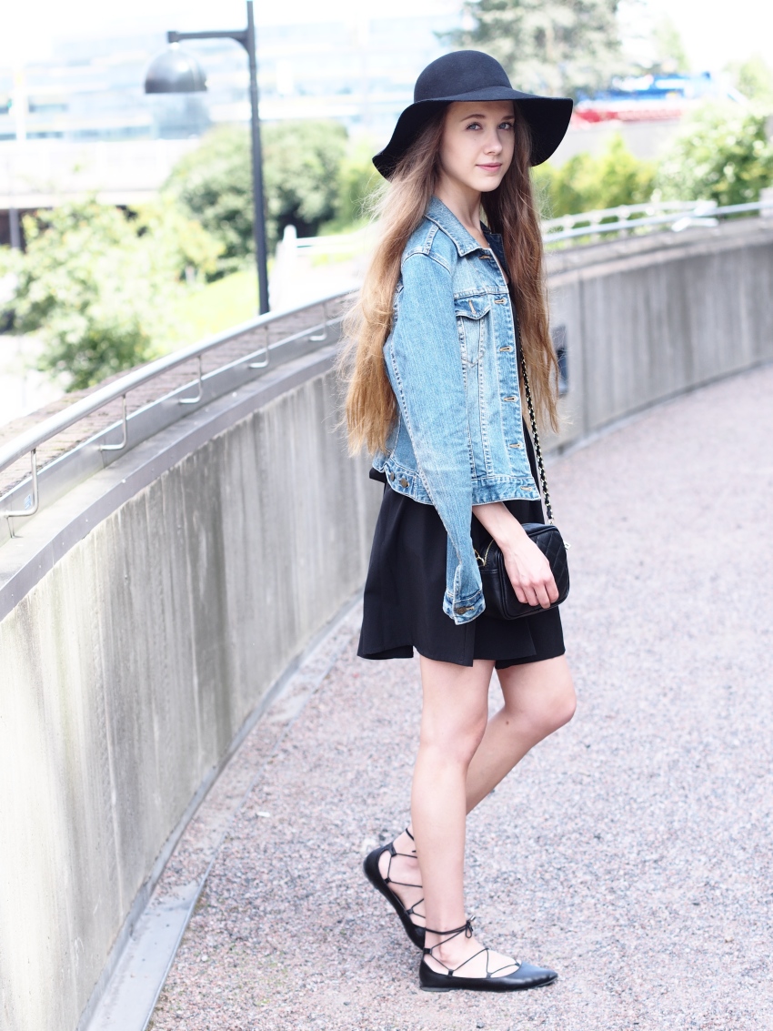 Little black dress in a causal way with denim jacket, a hat, lace up flats and cross body bag