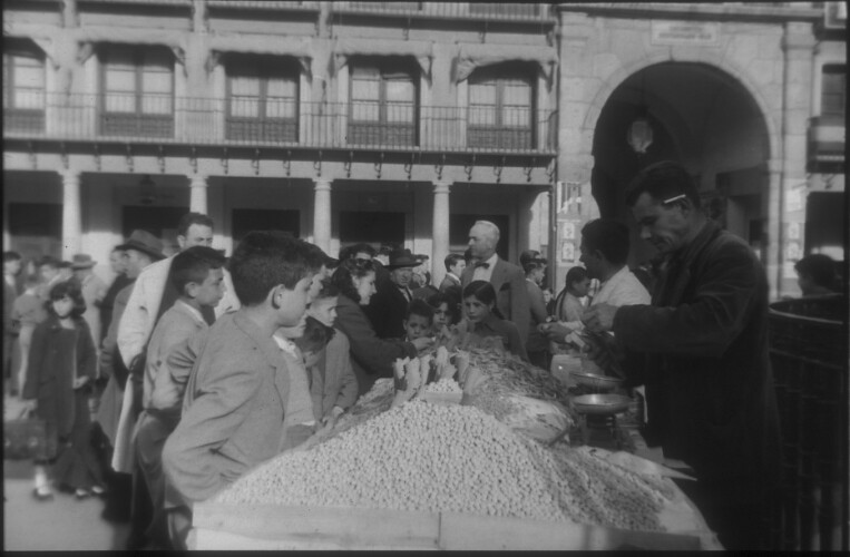 Zocodover en 1959. Fotografía de Santos Yubero © Archivo Regional de la Comunidad de Madrid, fondo fotográfico