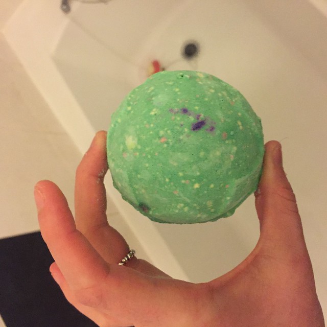 Lush Lord of Misrule Bath Bomb Review