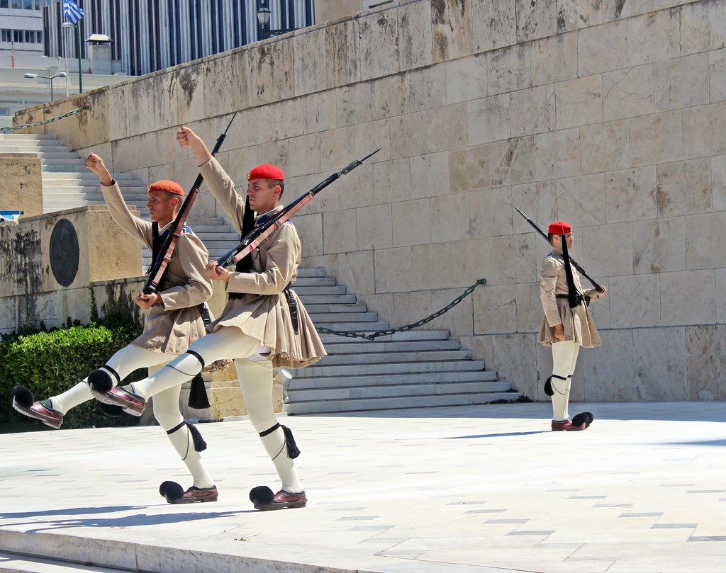 Cambio de Guardia en Atenas