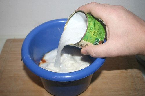37 - Kokosmilch dazu gießen / Add coconut milk