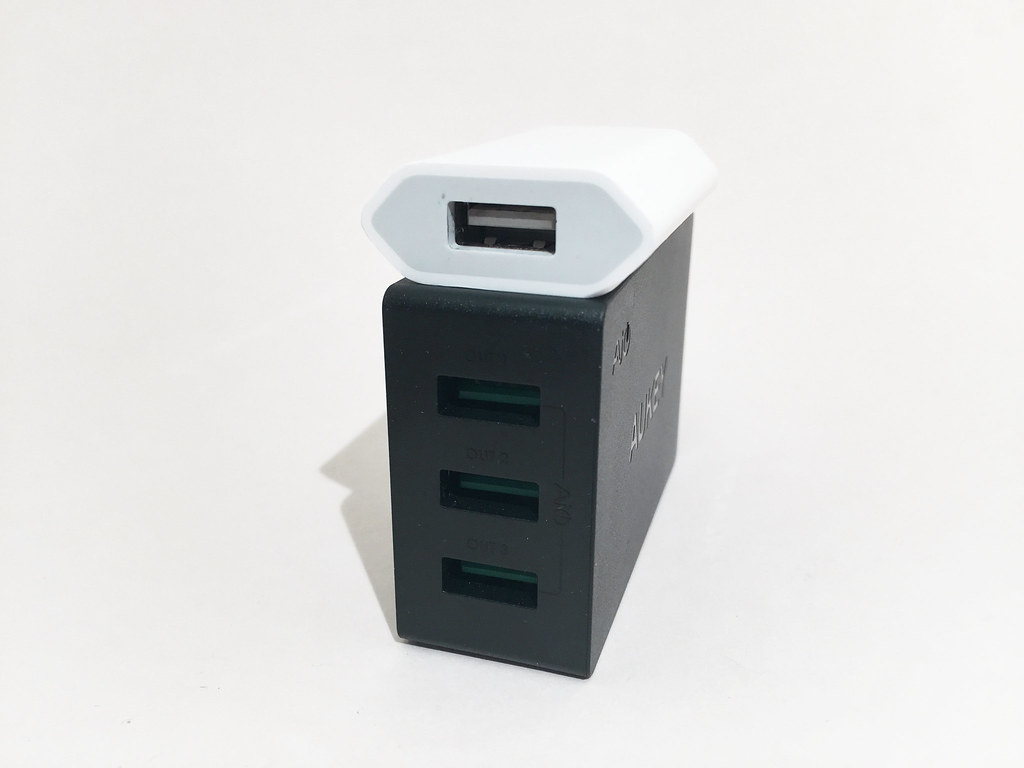 Chargeur AUKEY 3 USB PA-U35 + chargeur iPhone