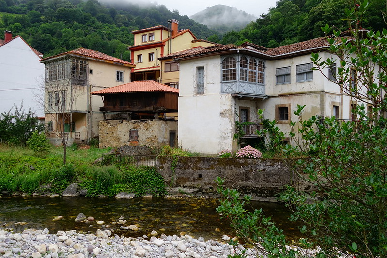 Recorriendo Asturias: coche, senderismo y canoa - Blogs of Spain - BELMONTE. CORNELLANA. SALAS Y CASCADA DEL NONAYA. P. NATURAL FUENTES DEL NARCEA. (3)