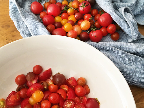 prepping-cherry-tomatoes