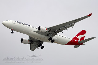 Qantas A330-202 VH-EBO