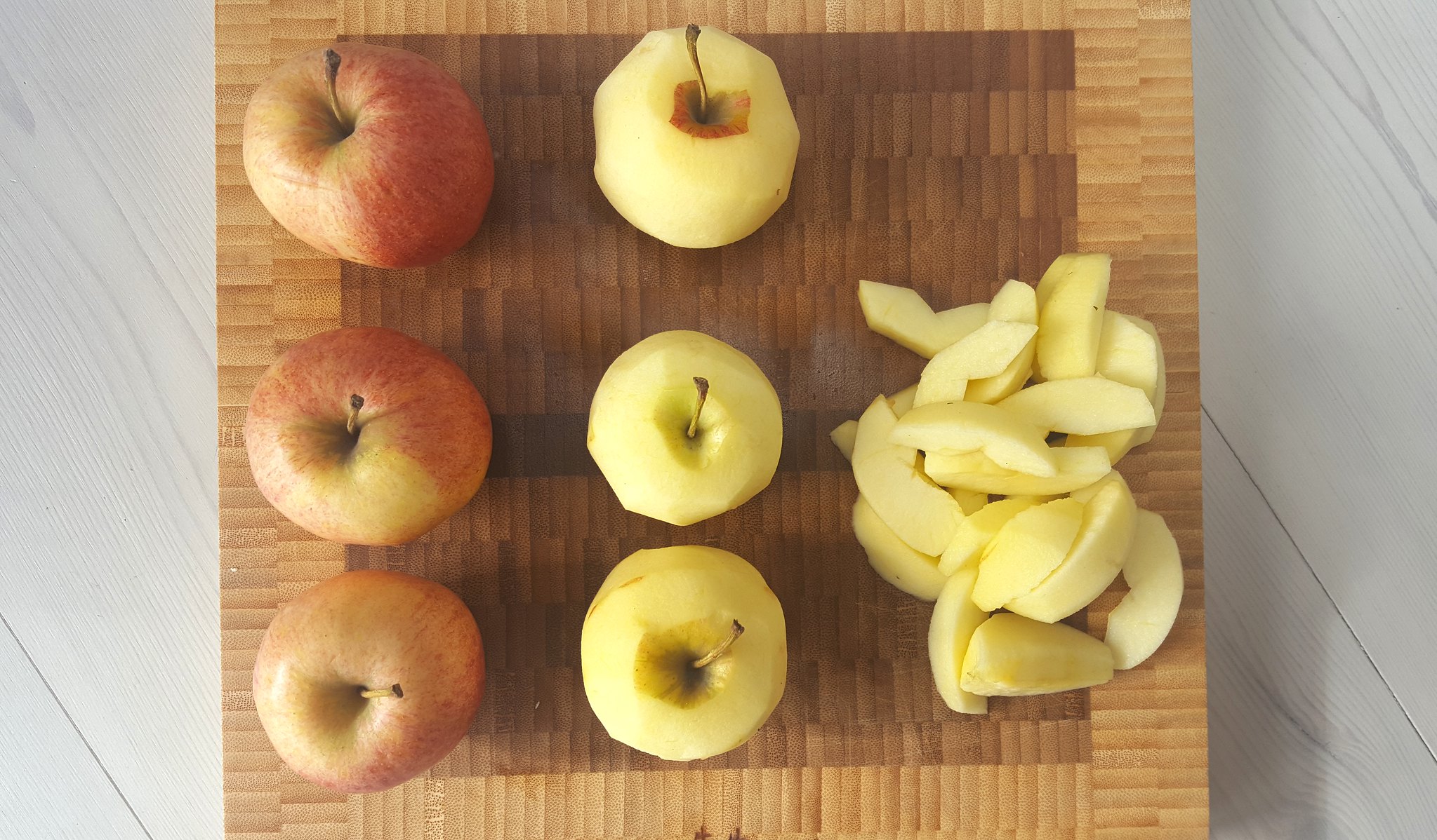 Recipe for Traditional Danish Applesauce (Æblegrød)