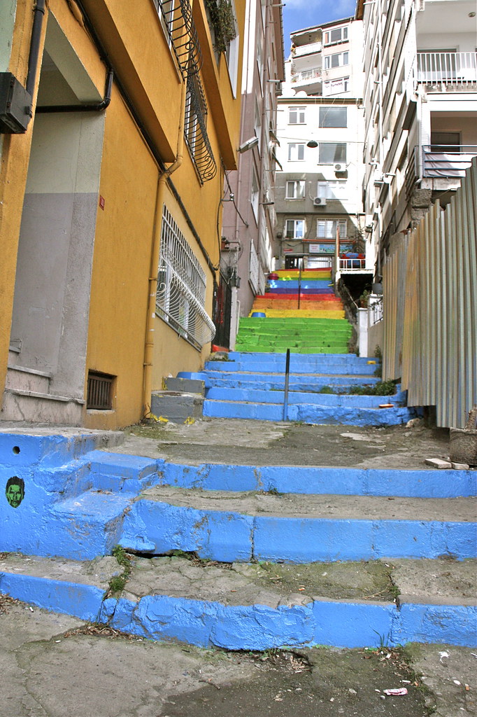 istanbulin värikkäät portaat