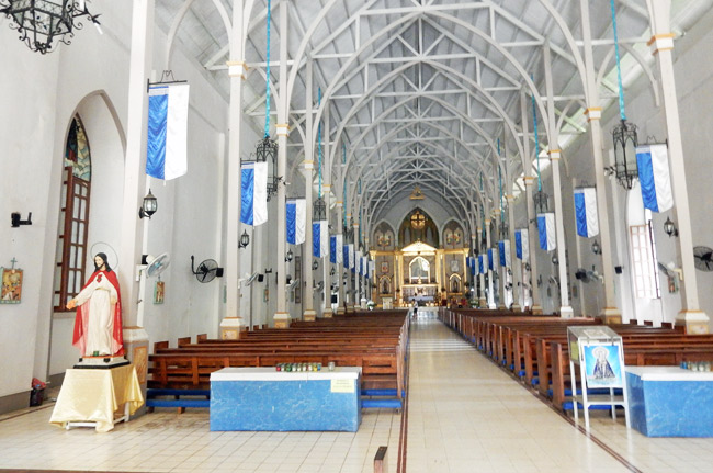bantay-church-interior
