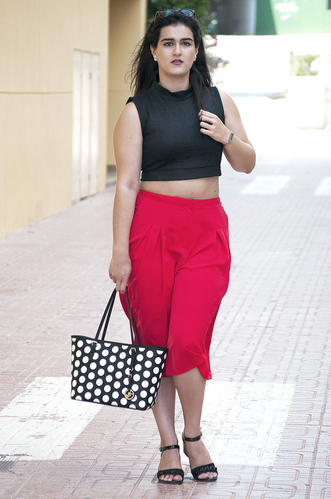 valencia fashion blogger spain somethingfashion, black crop top, body positive, summer outfit